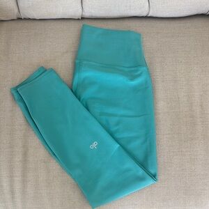 ALO Yoga Airlift 7/8 Turquoise Leggings (size M)